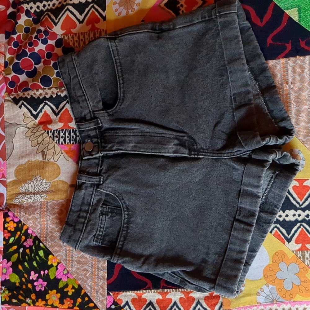 Classic High Waisted Denim Shorts 28